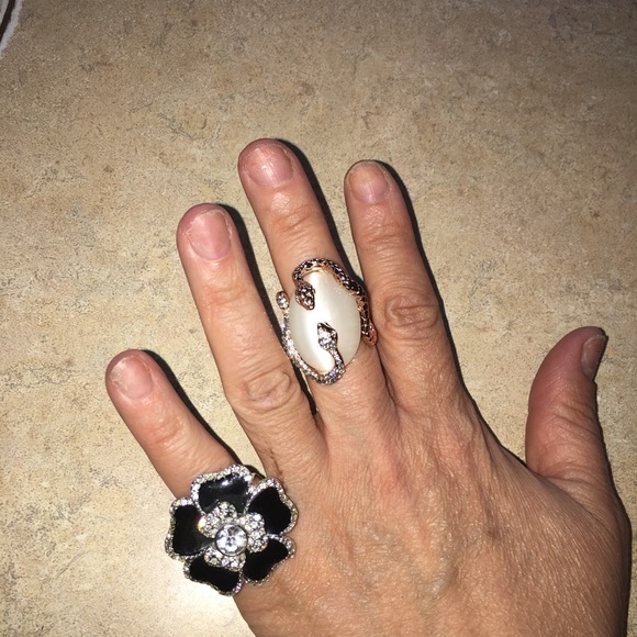 Ring lot - Picture 2 of 3